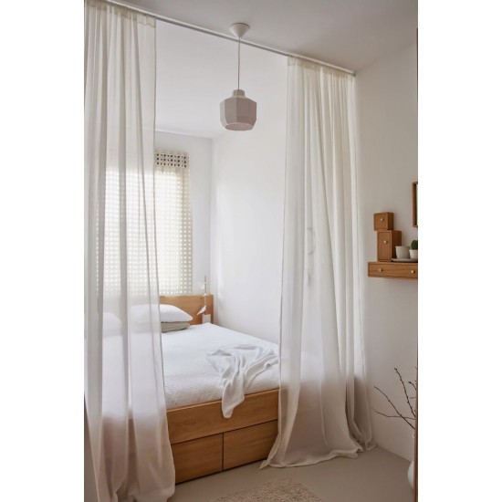 Curtains between beds with tish